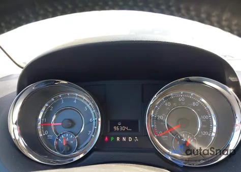 2015 Chrysler Town & Country Lx z USA, uszkodzony, nr VIN 2C4RC1AG1FR677962